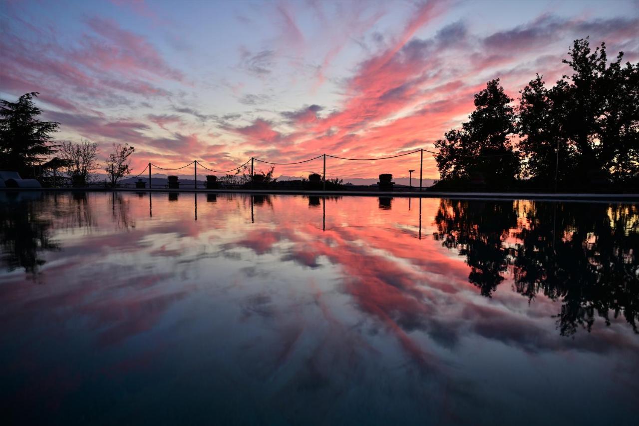 La Madernassa Resort - Casalora Dimora Storica Di Charme Guarene Екстер'єр фото