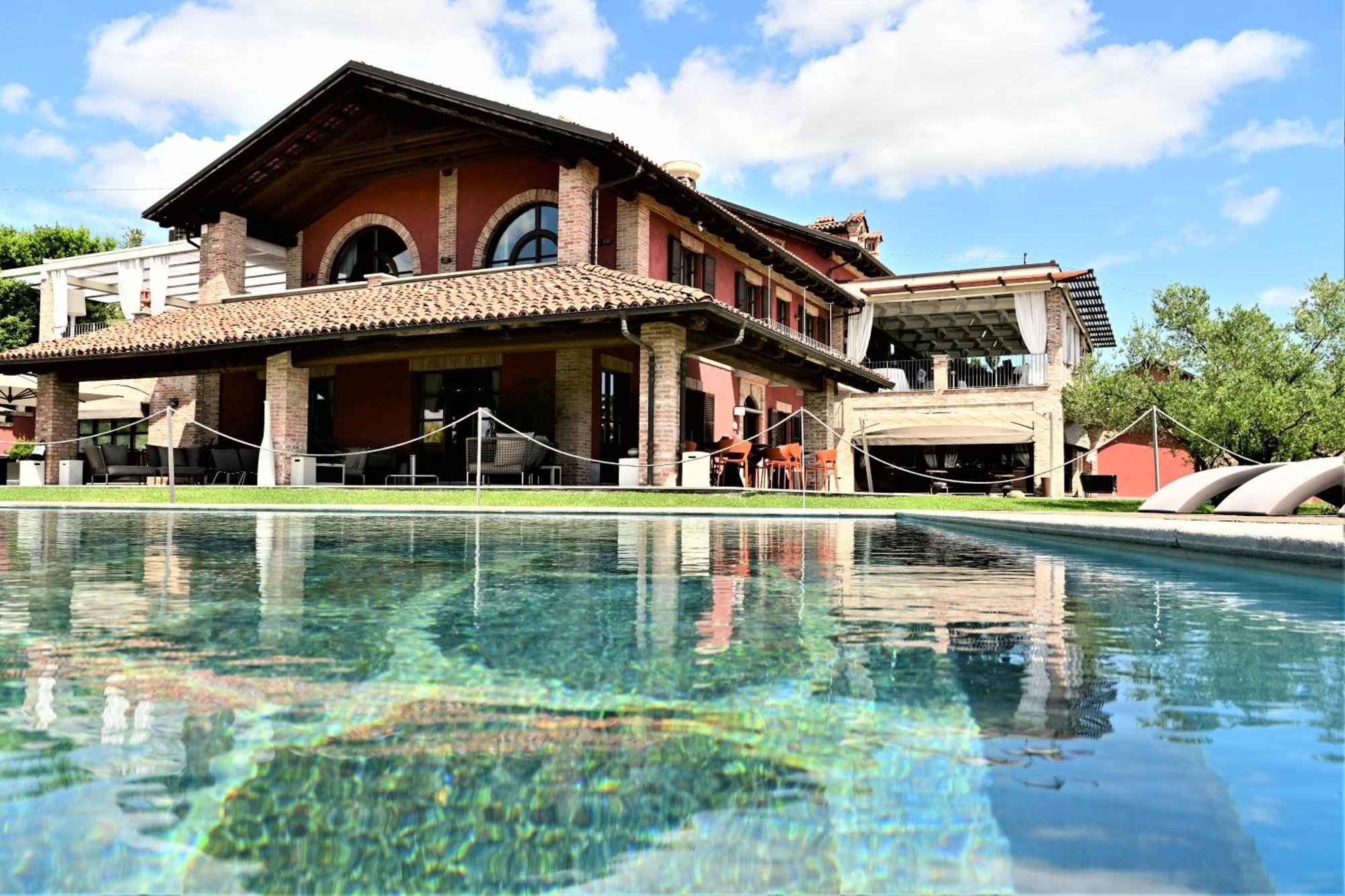 La Madernassa Resort - Casalora Dimora Storica Di Charme Guarene Екстер'єр фото