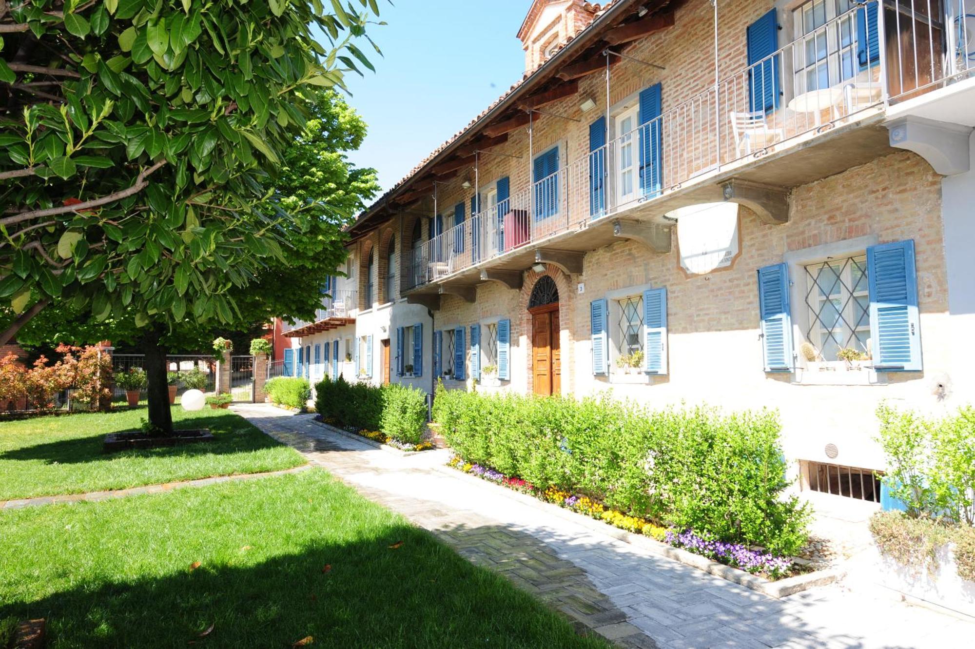La Madernassa Resort - Casalora Dimora Storica Di Charme Guarene Екстер'єр фото